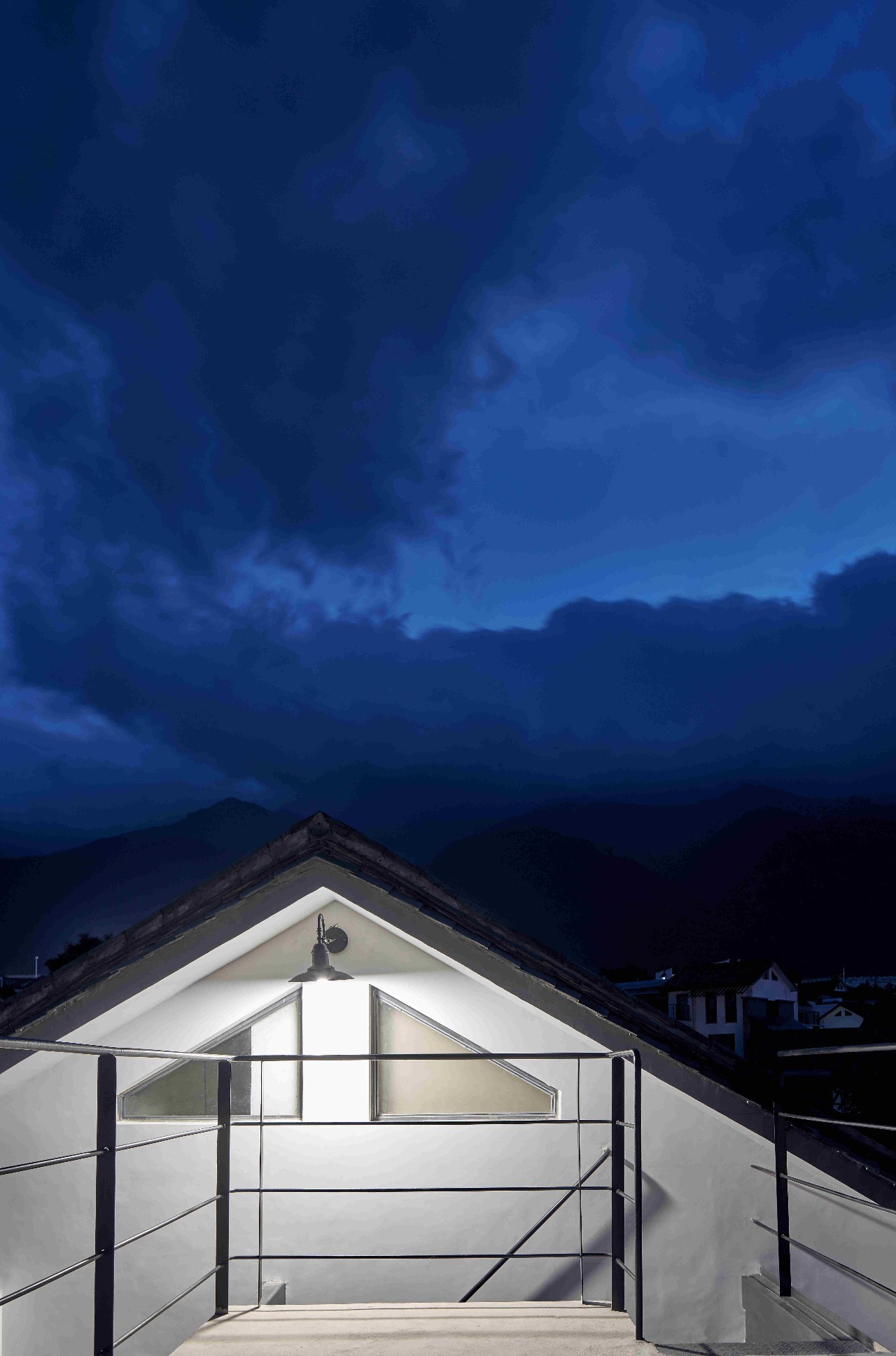 大理浥塵客舍，在山水間觀洱海日出望蒼山之巔