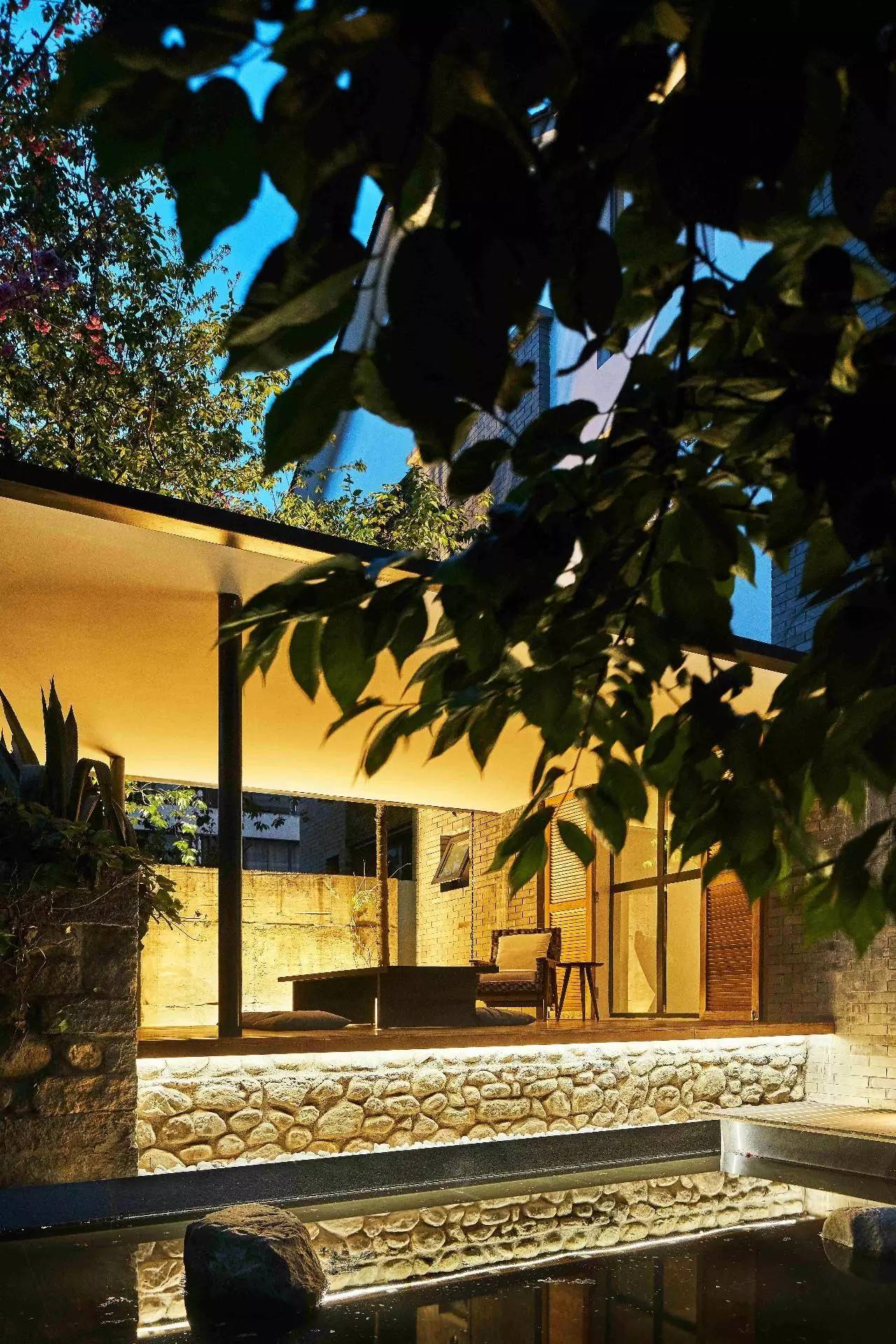 大理浥塵客舍，在山水間觀洱海日出望蒼山之巔