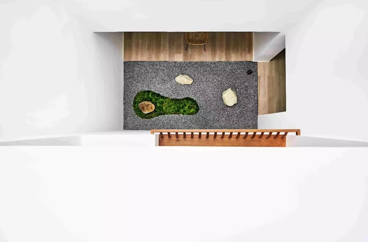 大理浥塵客舍，在山水間觀(guān)洱海日出望蒼山之巔