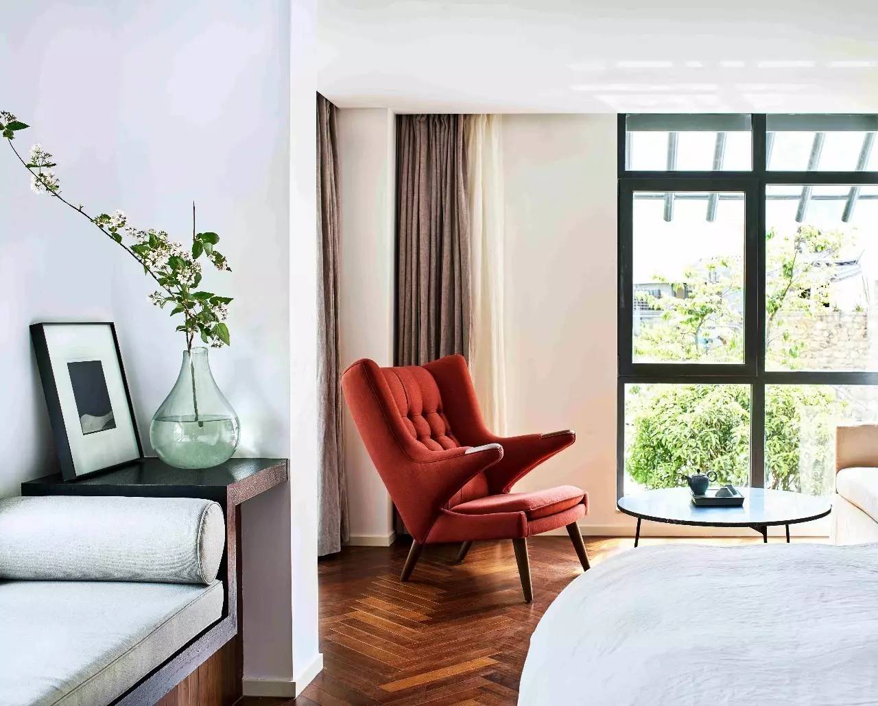 大理浥塵客舍，在山水間觀(guān)洱海日出望蒼山之巔