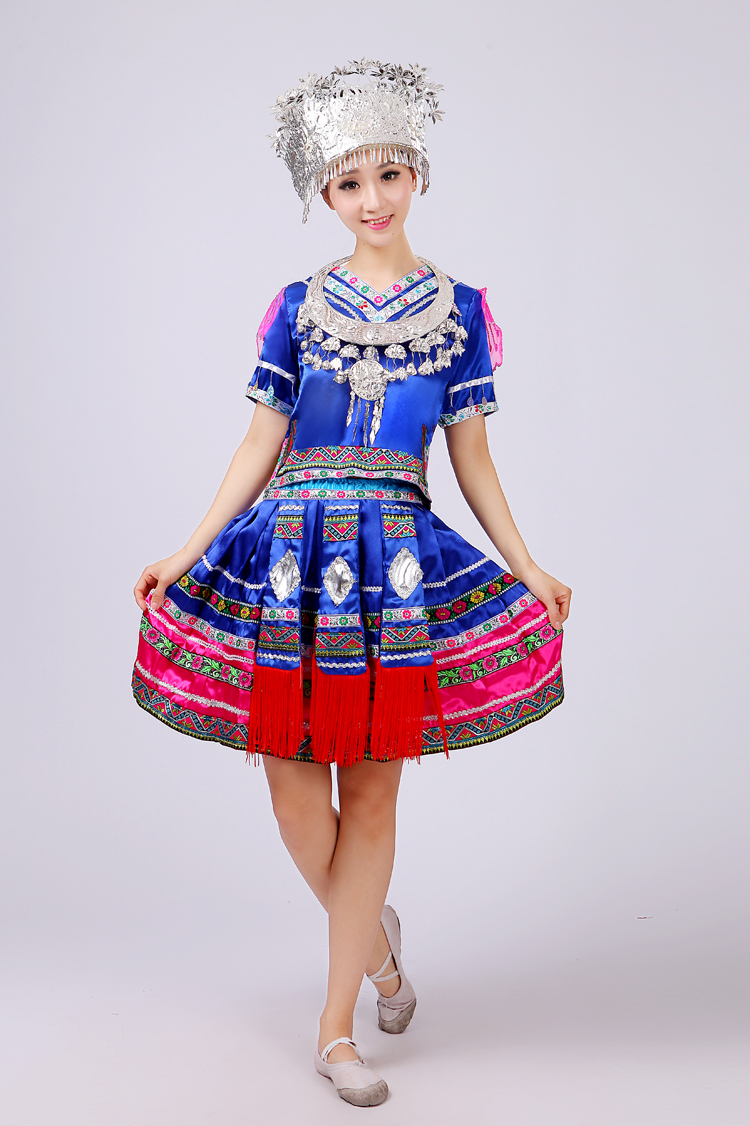 苗族土家族少數(shù)民族服裝圖片