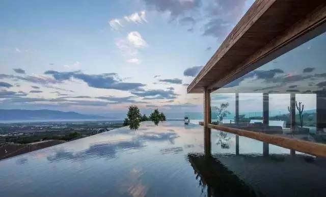 大理既下山，天光云影共徘徊