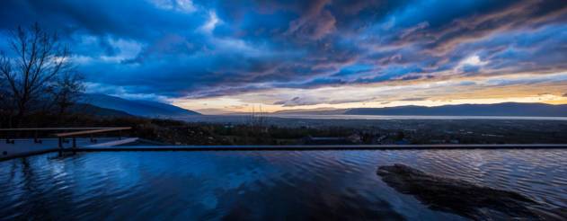 大理既下山，天光云影共徘徊