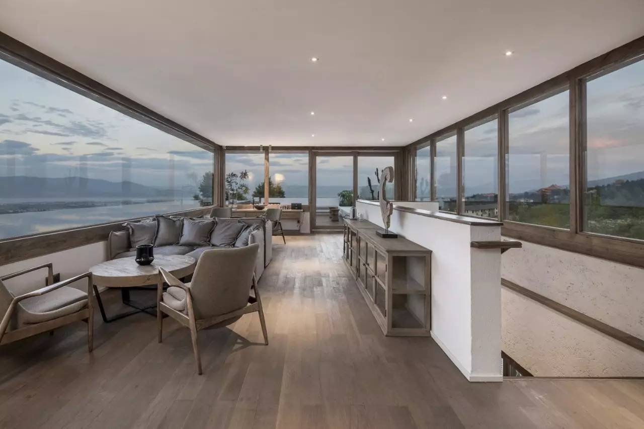 大理既下山，天光云影共徘徊