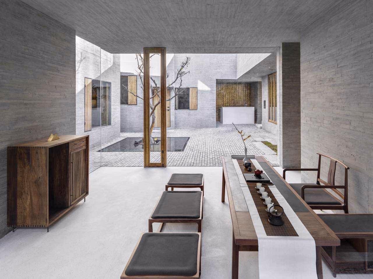 大理既下山，天光云影共徘徊