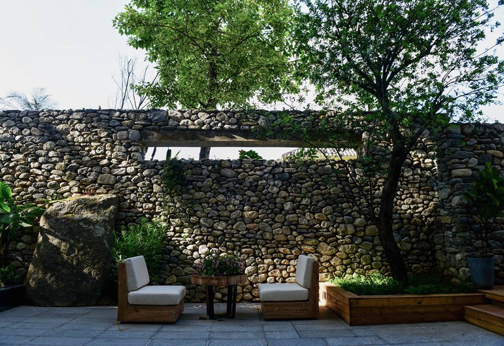 大理既下山，天光云影共徘徊