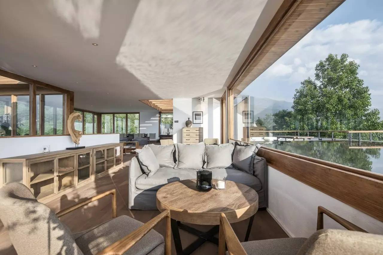 大理既下山，天光云影共徘徊