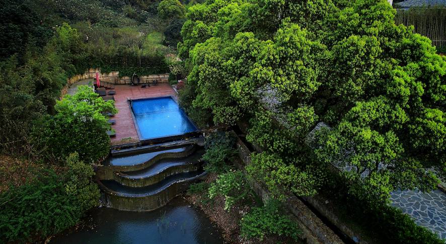 縹緲軒民宿，縹緲峰下伴山林美景泡一池私湯