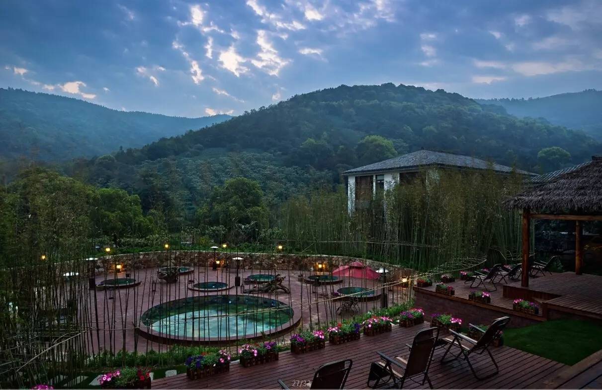 縹緲軒民宿，縹緲峰下伴山林美景泡一池私湯