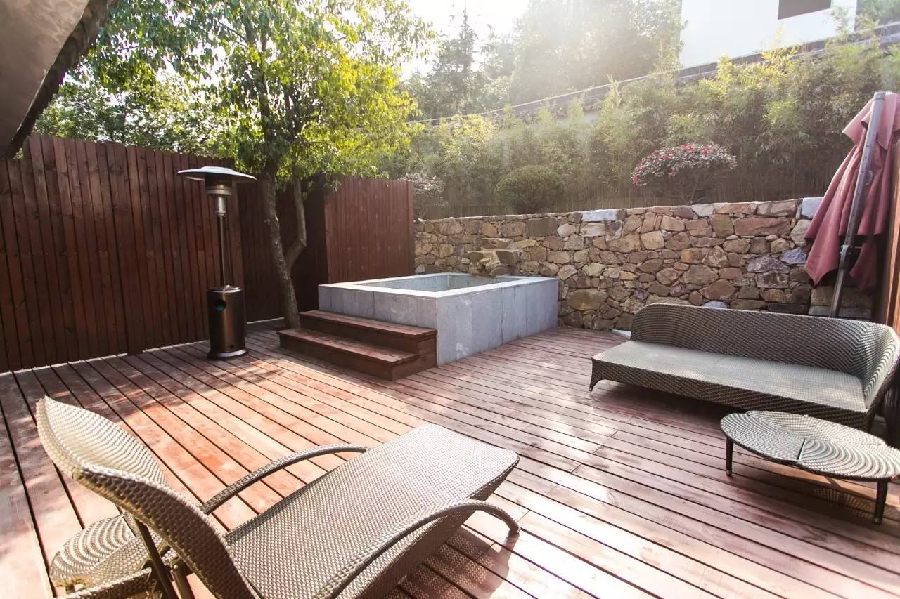 縹緲軒民宿，縹緲峰下伴山林美景泡一池私湯