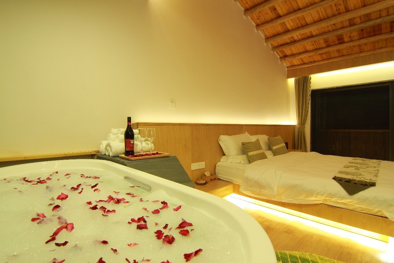 天堂山鄉(xiāng)愛樹民宿，古色古香的童話小鎮(zhèn)