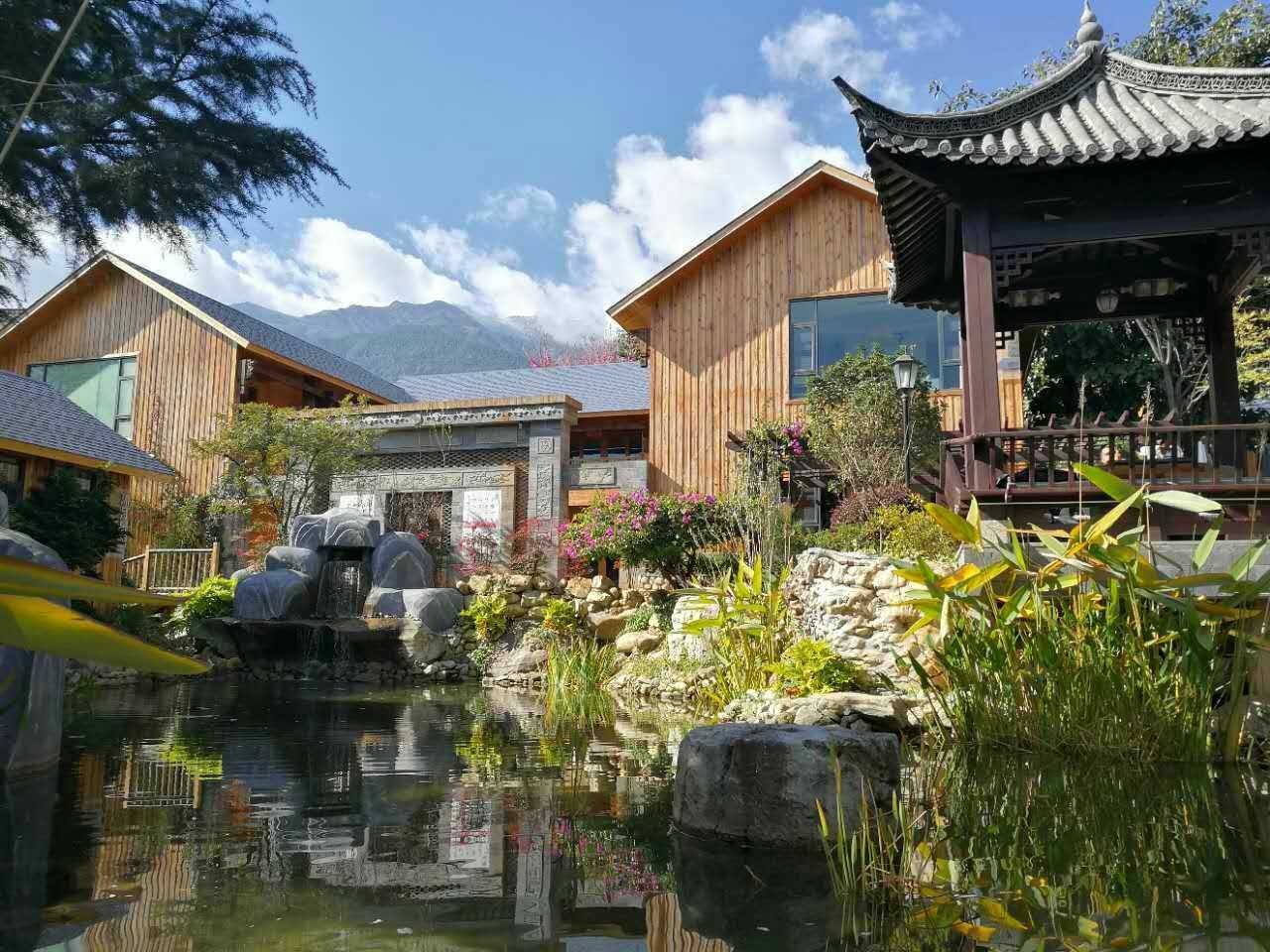 融居·銀箔泉，來(lái)銀箔泉邊喝茶看蒼山洱海