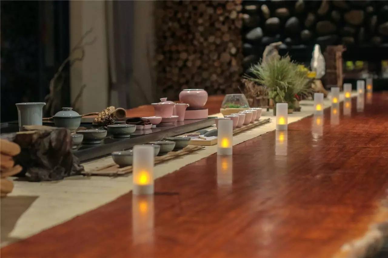 融居·銀箔泉，來(lái)銀箔泉邊喝茶看蒼山洱海