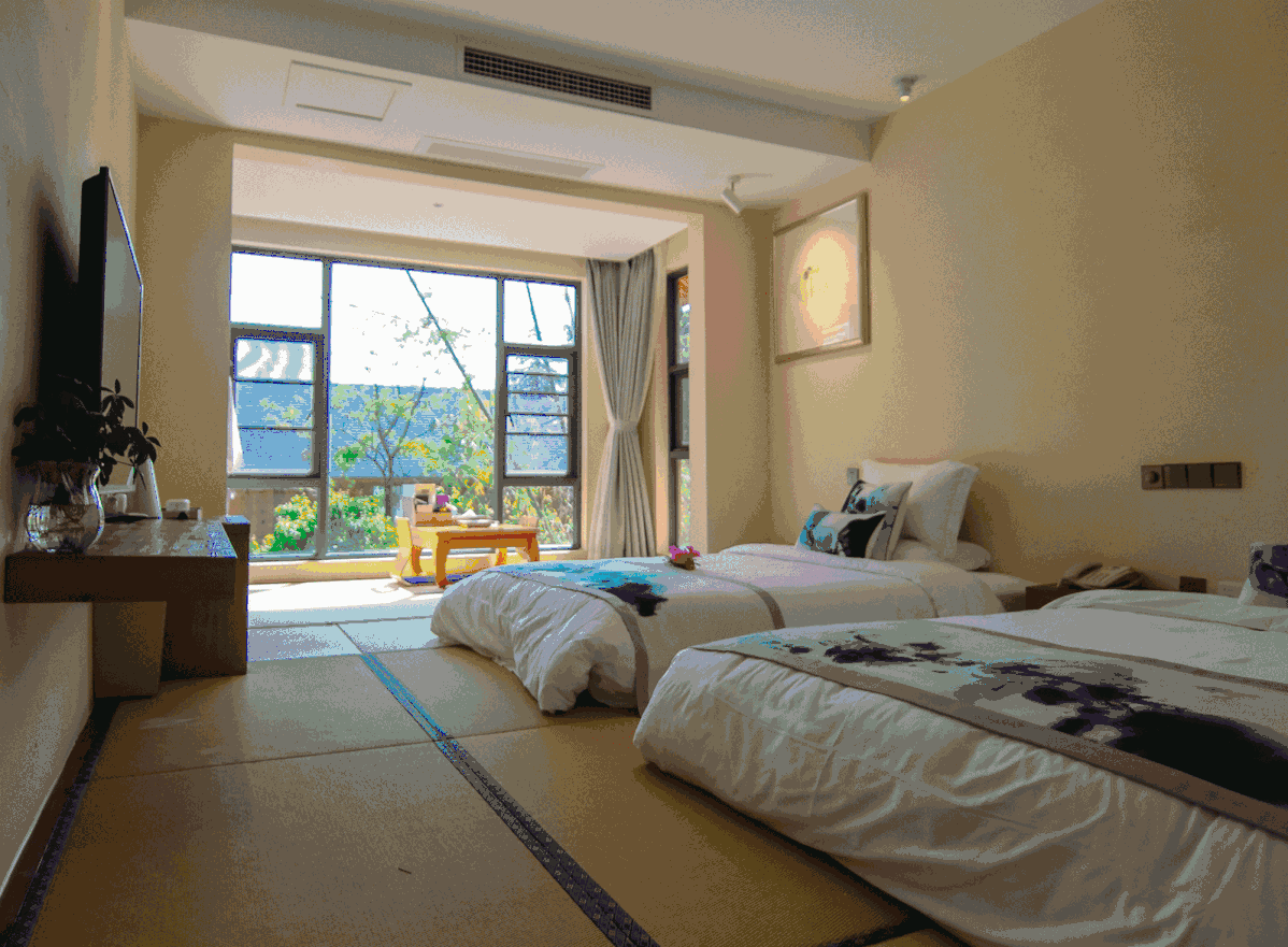 融居·銀箔泉，來(lái)銀箔泉邊喝茶看蒼山洱海