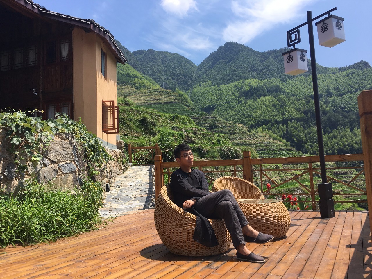 如隱·小佐居，半入溪水半入云