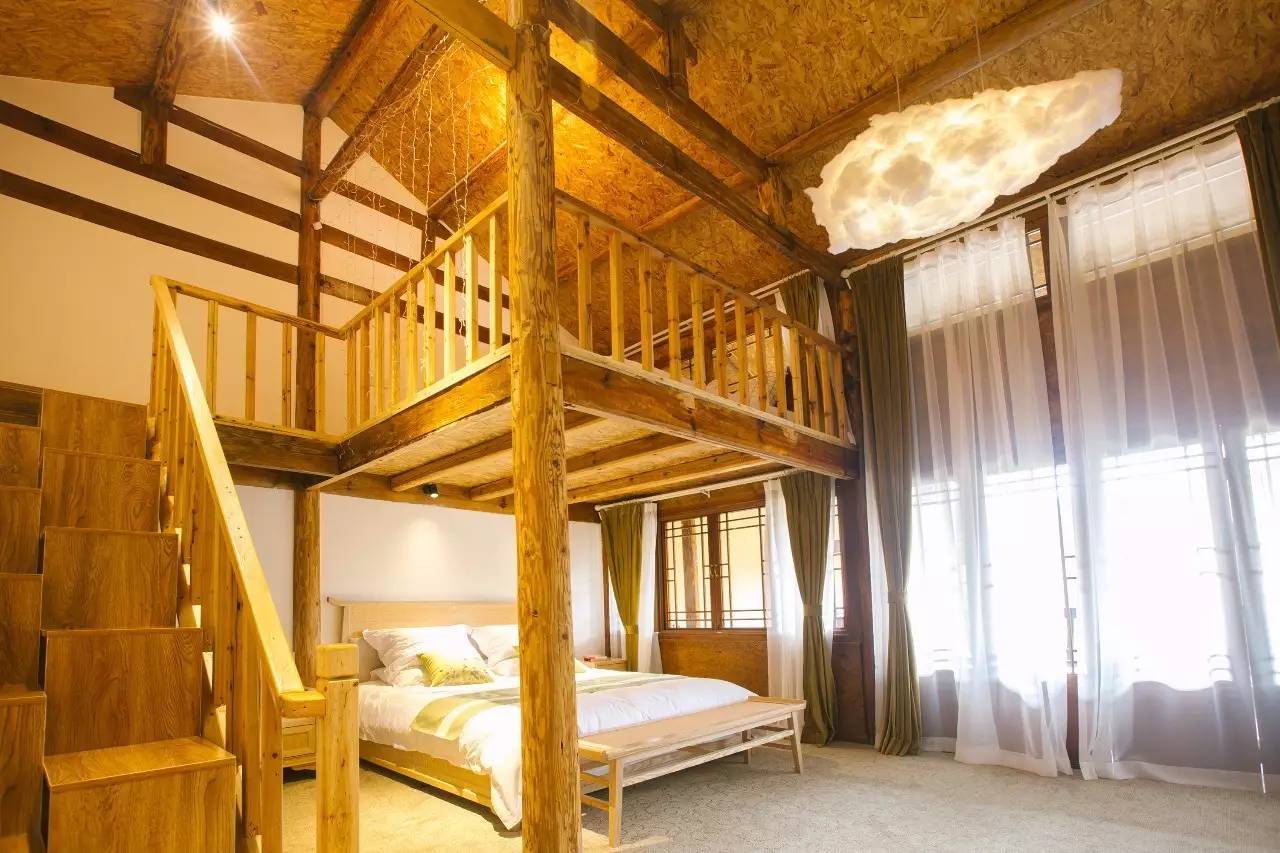 如隱·小佐居，半入溪水半入云