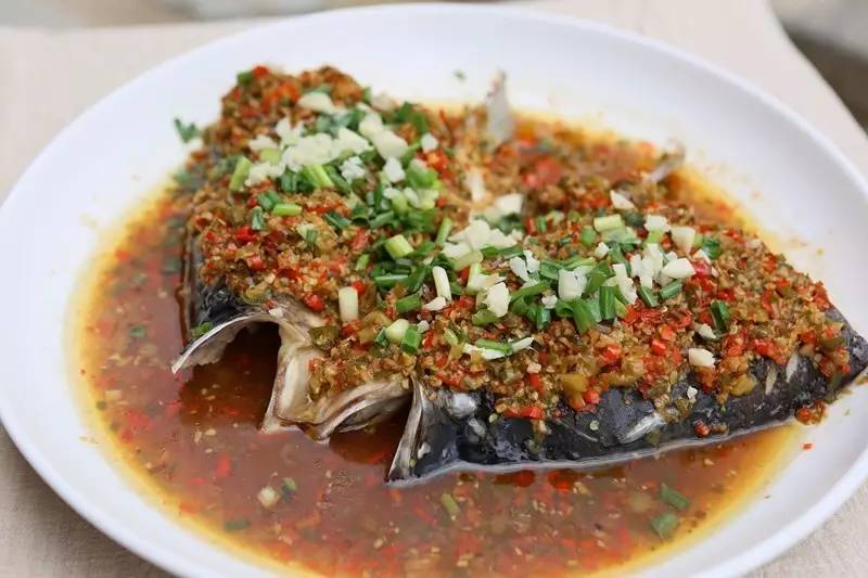 如隱·小佐居，半入溪水半入云