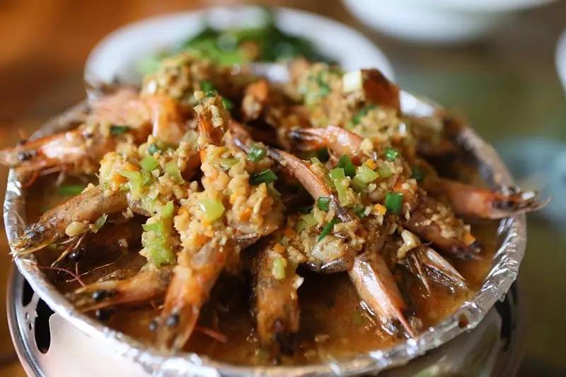 如隱·小佐居，半入溪水半入云