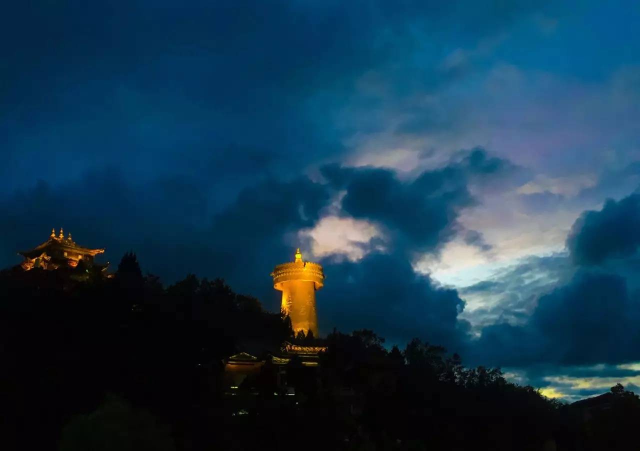 天空之城南杉藝術(shù)酒店，在月光之城尋找探索