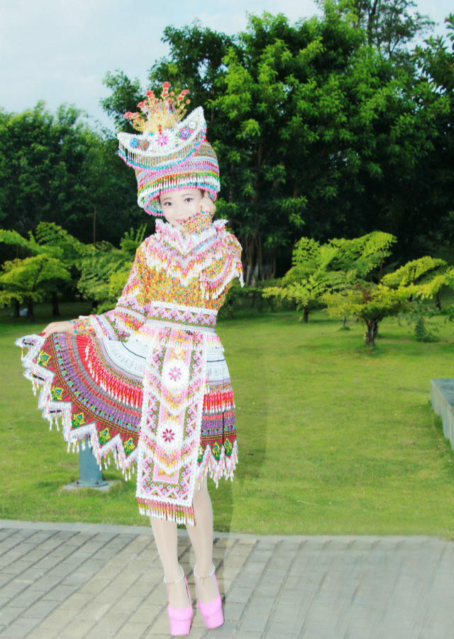 苗族民族服飾少數(shù)民族服裝圖片