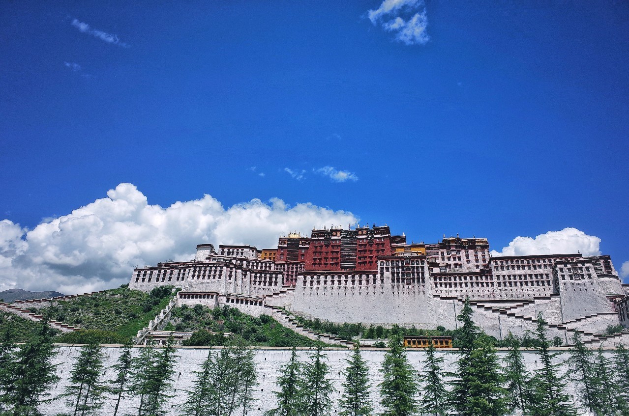 拉薩香格里拉酒店，睡在世界屋脊之上