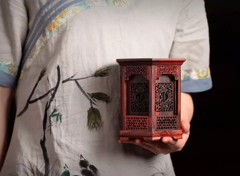 老撾大紅酸枝實木筆筒，紅木雕工藝品