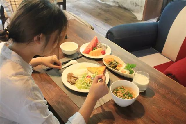 杭州·一色山墅，滿(mǎn)覺(jué)隴的月色喝茶散步都是雅事