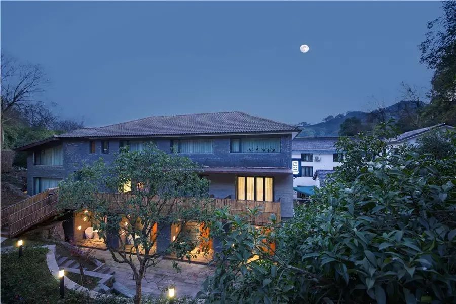 杭州·一色山墅，滿(mǎn)覺(jué)隴的月色喝茶散步都是雅事