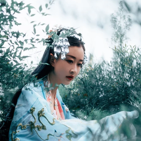 福連文苑清新花朵唯美古風(fēng)女子頭像