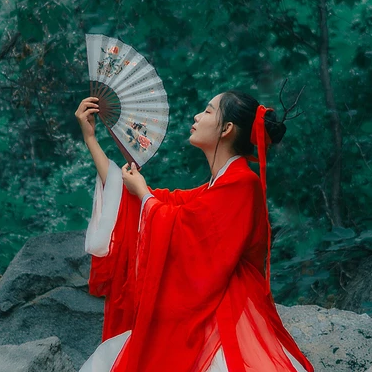 紅衣女子霸氣頭像，唯美古風(fēng)真人女子頭像