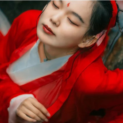 紅衣女子霸氣頭像，唯美古風(fēng)真人女子頭像