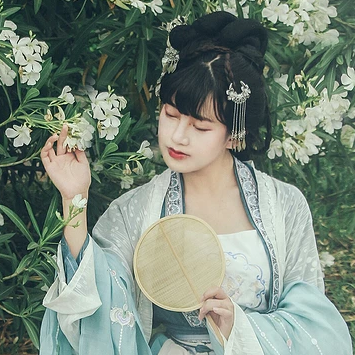 小清新唯美花朵頭像，福連文苑古風(fēng)真人女子頭像