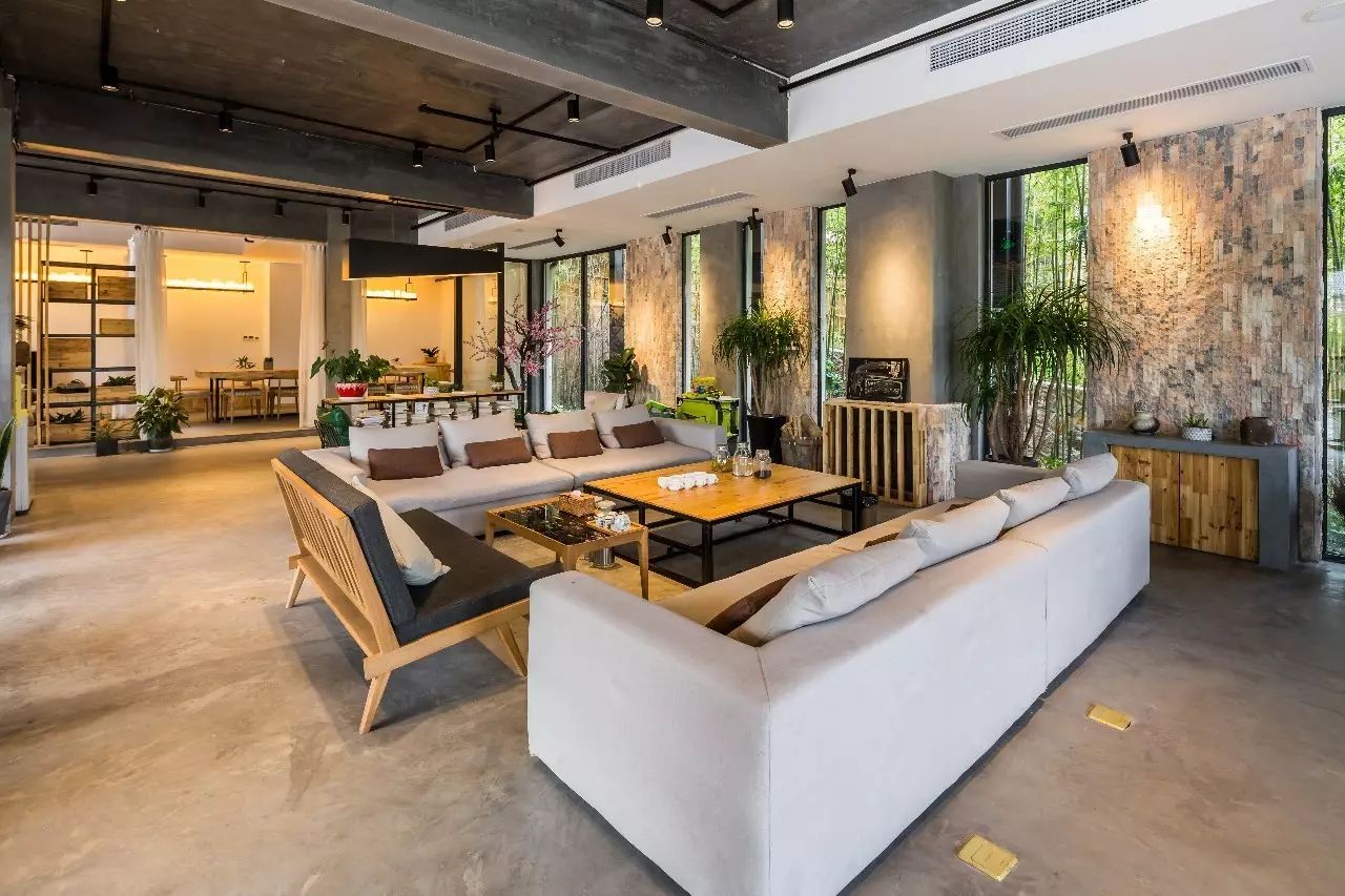 木葉夏民宿，云天收夏色木葉動(dòng)秋聲