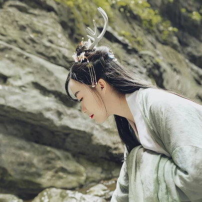 時(shí)尚福連文苑唯美古風(fēng)少女真人頭像