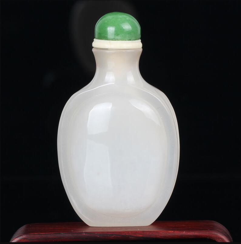 瑪瑙鼻煙壺，韻味自然成景