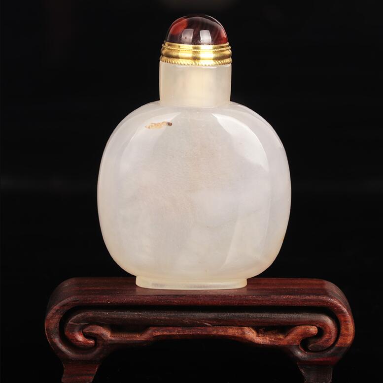 瑪瑙鼻煙壺，韻味自然成景