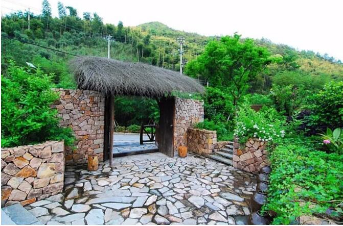 莫干山遙遠的山民宿，溪聲不絕耳山色不離門