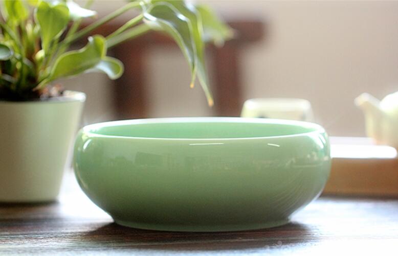 水盂，雖盛水數(shù)滴卻積水成淵