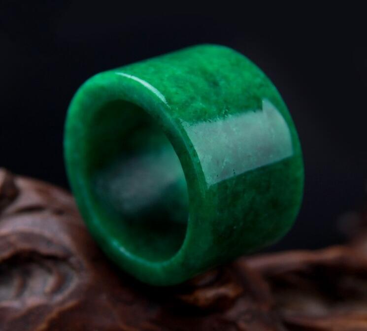 玉扳指，最美的指上風(fēng)情