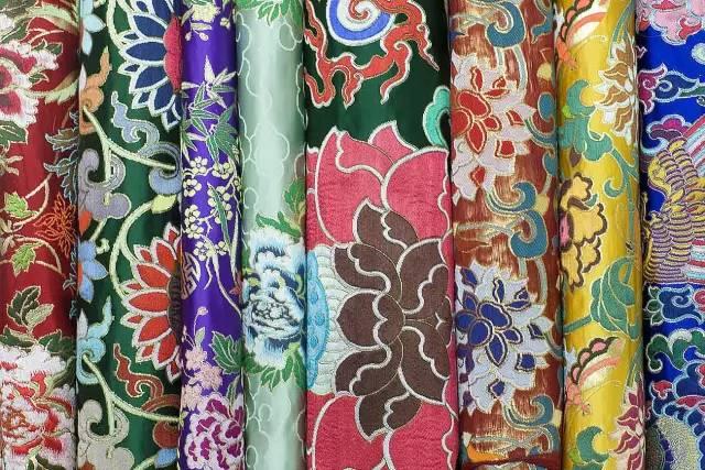 云錦定制禮服，寸錦寸金燦若云霞