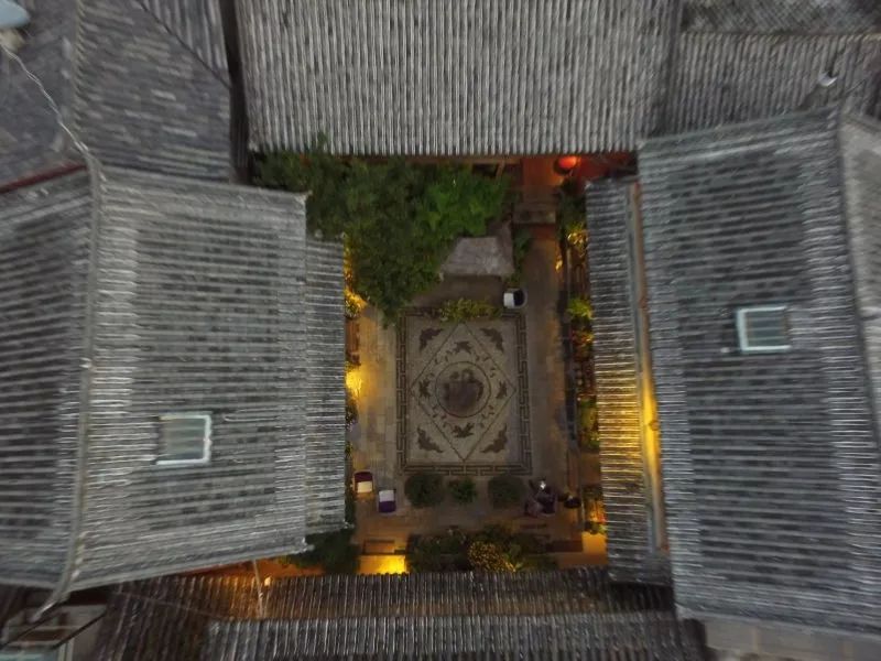 麗江束河無(wú)爾，在這里帶著夢(mèng)想開花棲居