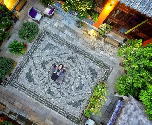 麗江束河無(wú)爾，在這里帶著夢(mèng)想開花棲居