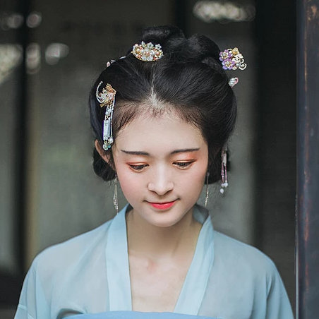 福連文苑清風(fēng)唯美古風(fēng)女生真人頭像