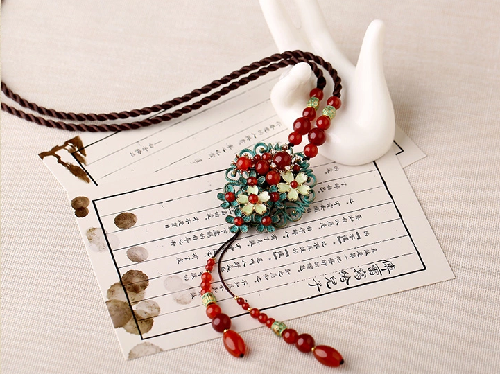 時尚福連文苑紅色瑪瑙鏤空花朵吊墜項鏈毛衣鏈