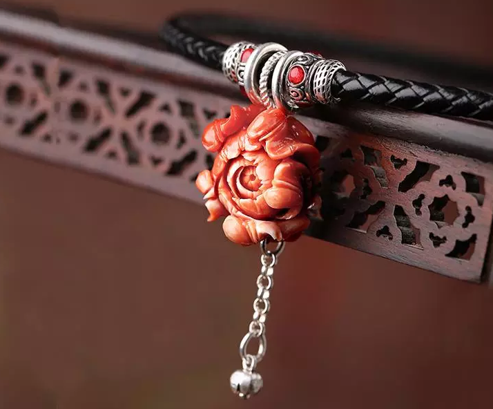 時尚福連文苑紅色立體花朵吊墜項鏈?zhǔn)罪? src="/shige/d/file/bigpic/190404/04/13-1G010110647.png" style="height: 549px; width: 750px;" / data-yKfV="VSZmAK"><br / data-q6Zl="z3xpMw">
	<img alt=