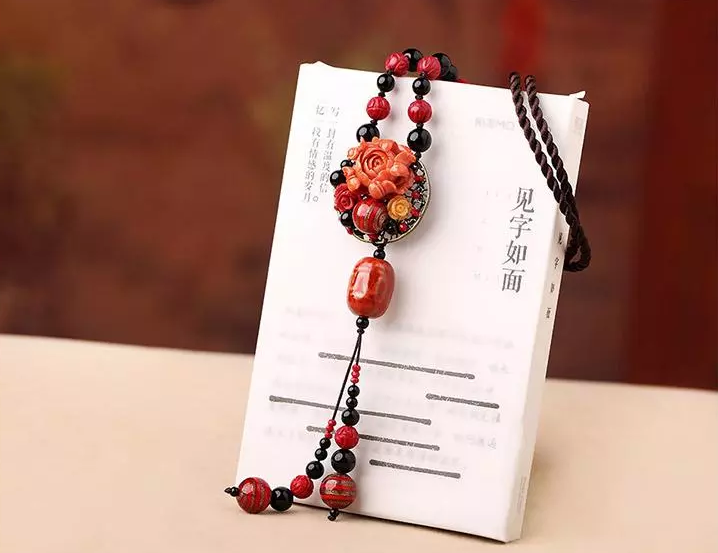 紅色復(fù)古立體花朵吊墜毛衣鏈項鏈?zhǔn)罪? src="/shige/d/file/bigpic/190404/04/13-1G010112033.png" style="height: 571px; width: 750px;" / data-9GxZ="eHnKhX"><br / data-2DWk="UUWqaj">
	<img alt=