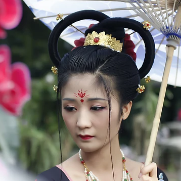 妖艷冷漠的女生頭像，唯美古風真人女子頭像