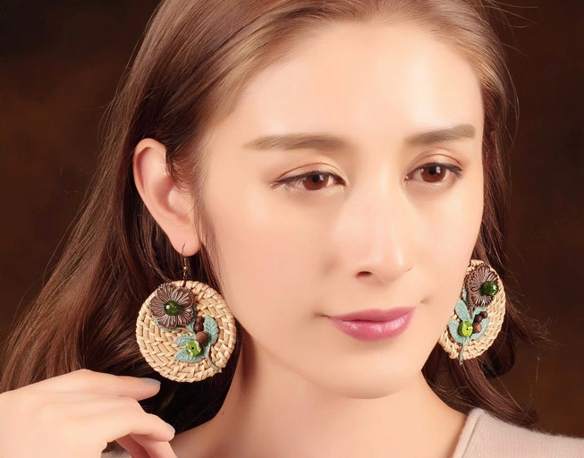 怡圓藤編草墊耳環(huán)，時(shí)尚福連文苑首飾