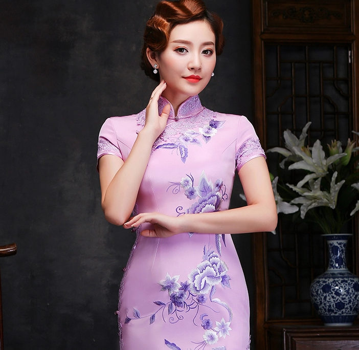 真絲繡花旗袍，復(fù)古氣質(zhì)蕾絲鑲邊旗袍