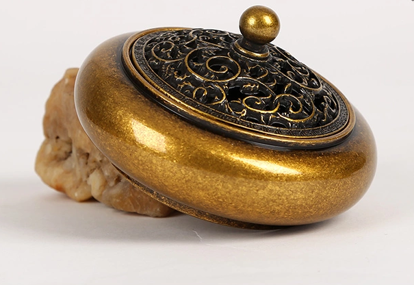 花開(kāi)富貴香爐，鏤空仿古紫銅熏香爐